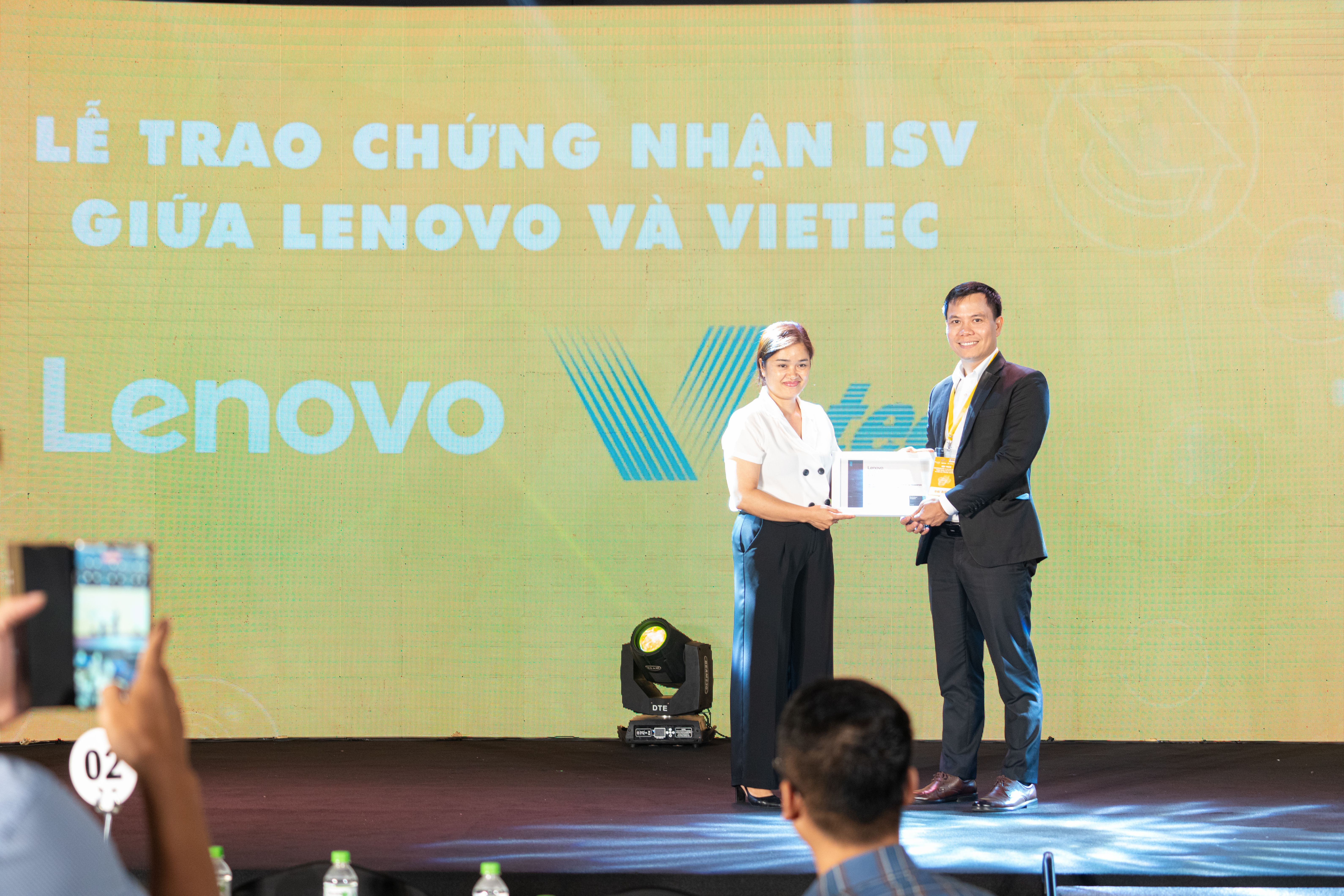 Lenovo trao chứng nhận ISV cho Vietec., Corp chính thức trở thành đại diện phân phối sản phẩm tại thị trường Việt Nam